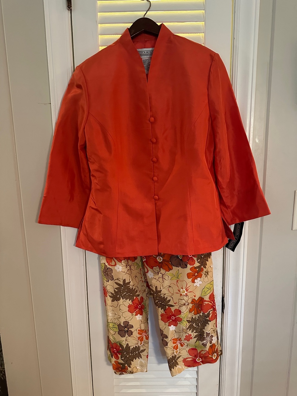 Jessica Howard Red Satin Jacket with Floral Crop Pants